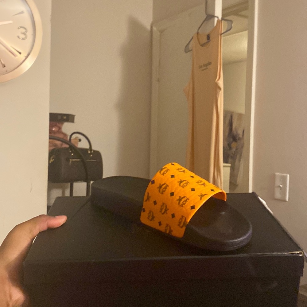 Real MCM slide EUR40 Size 9!